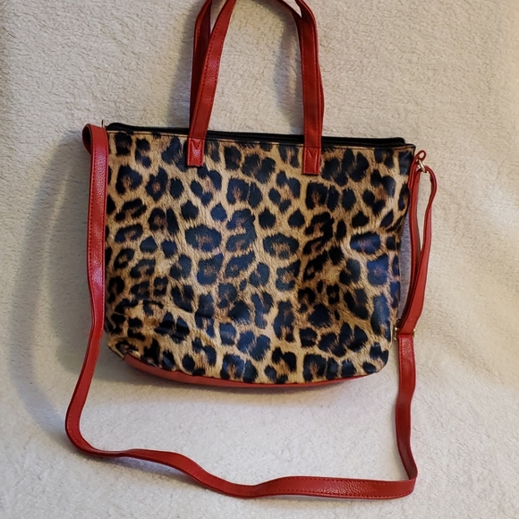 NWT Womens leopard Crossbody Purse / Handbag 👜 - Picture 10 of 15